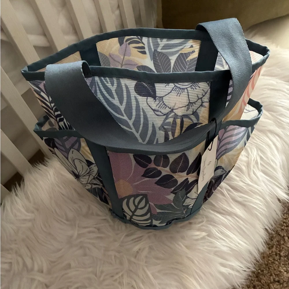 NWT Vera Bradley Hanging Caddy for Dorms, Home, Beach etc Palm Floral.